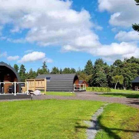Red Squirrel Log Cabin With Hot Tub Keith Exteriör bild