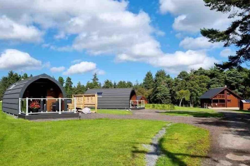 Red Squirrel Log Cabin With Hot Tub Keith Exteriör bild