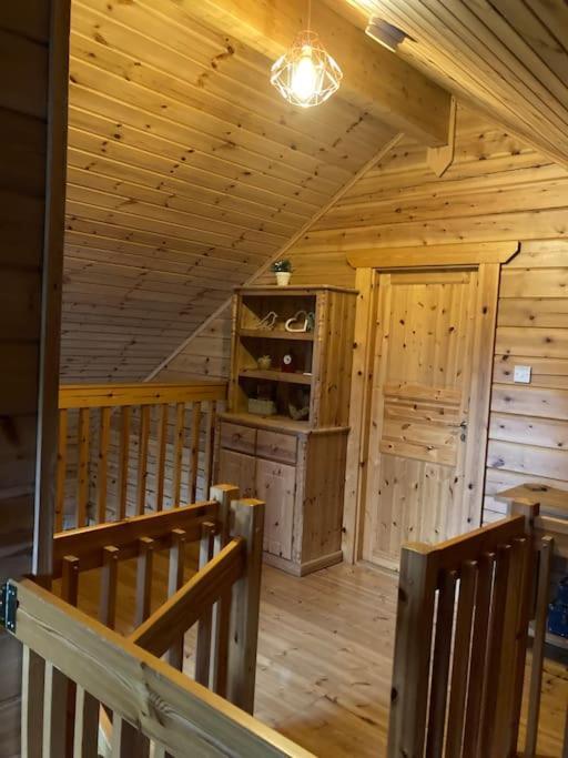 Red Squirrel Log Cabin With Hot Tub Keith Exteriör bild